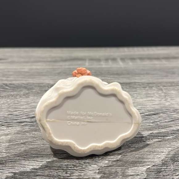 McDonald’s | Barbie: Romantic Bride Barbie (1992) - Vintage Happy Meal Toy - Picture 6 of 11